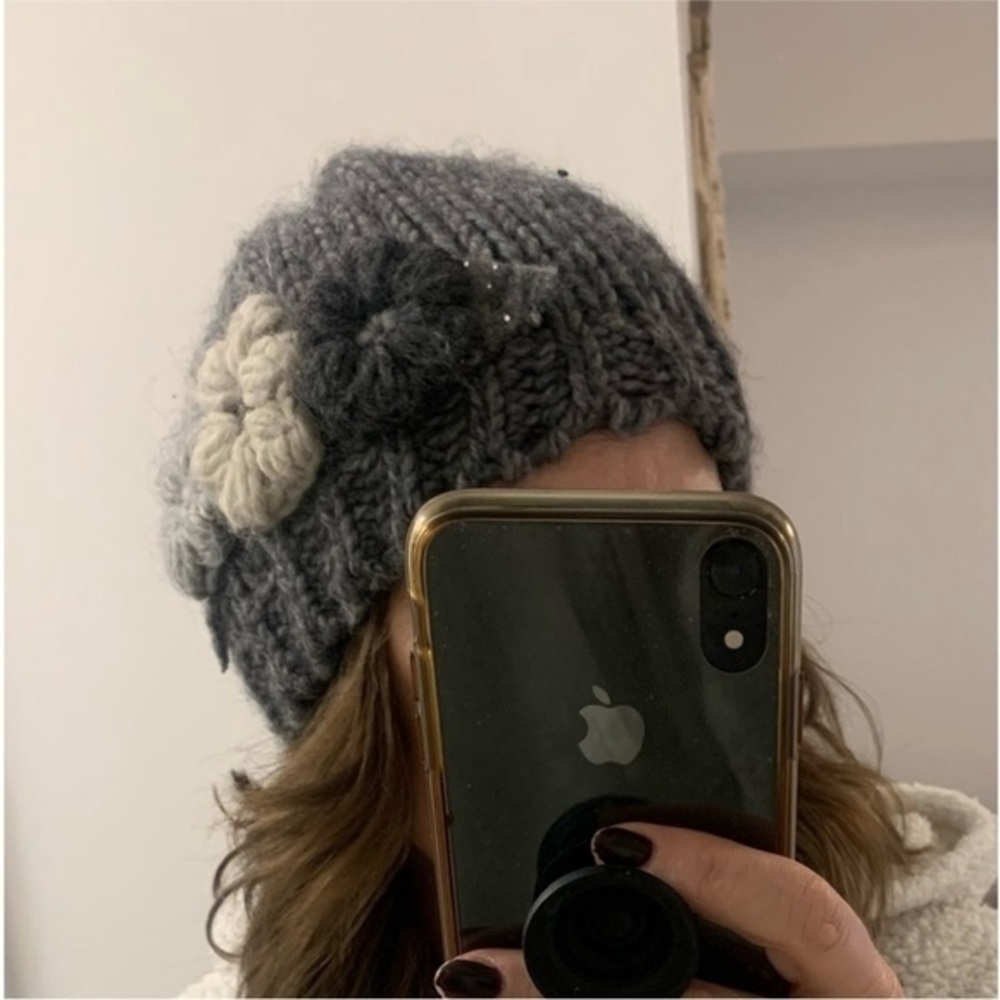 GELSO BIANCO wool alpaca blend beanie toque hat floral detail appliques grey OS